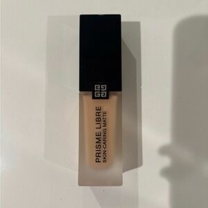 Givenchy Prisme Libre Skin Caring Foundation Matte 3N